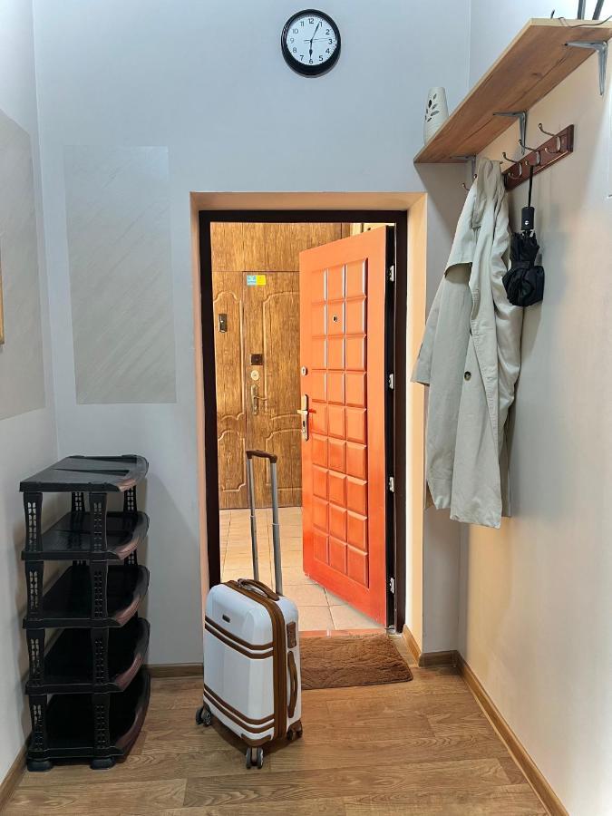 Hostel On Universytet Kiev Esterno foto