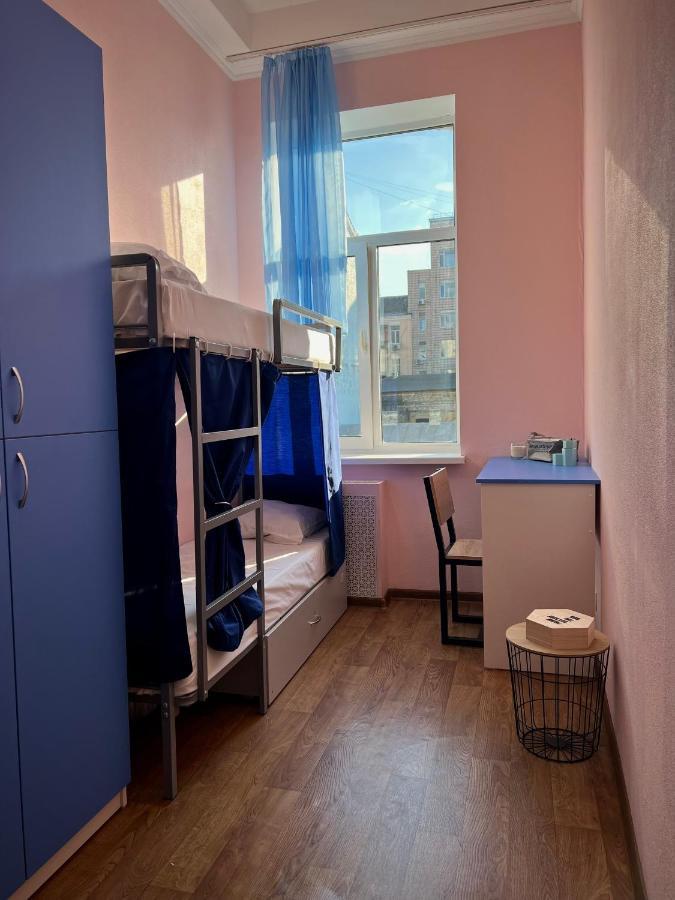 Hostel On Universytet Kiev Esterno foto