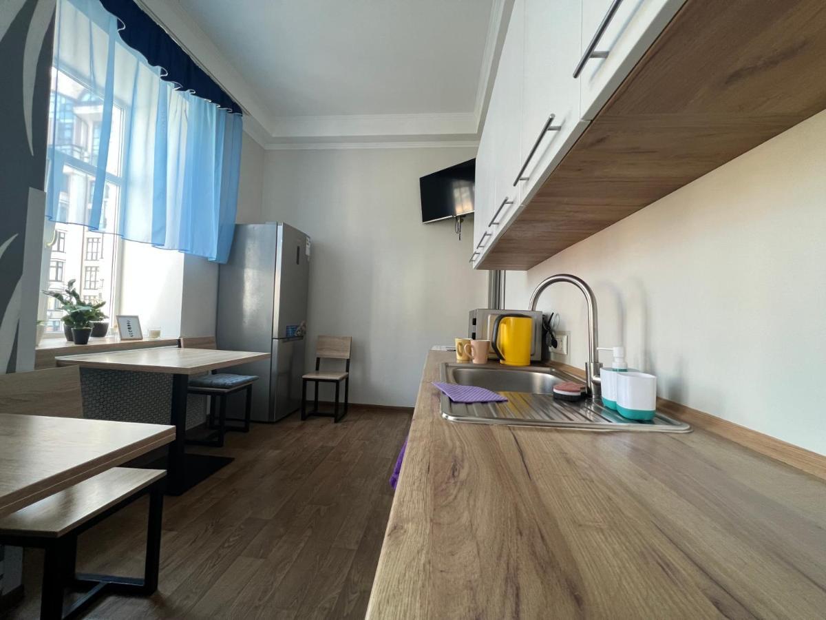 Hostel On Universytet Kiev Esterno foto