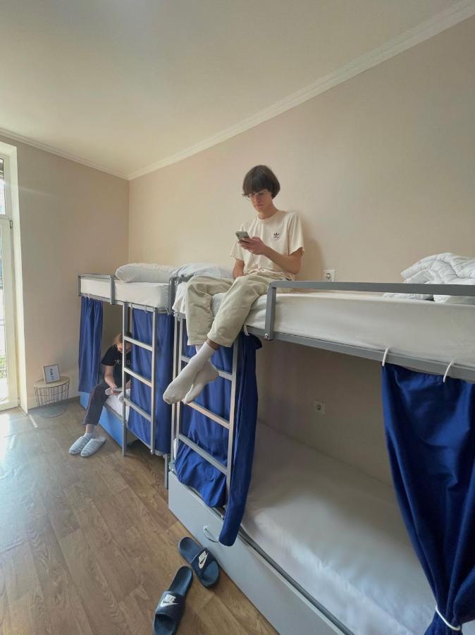 Hostel On Universytet Kiev Esterno foto